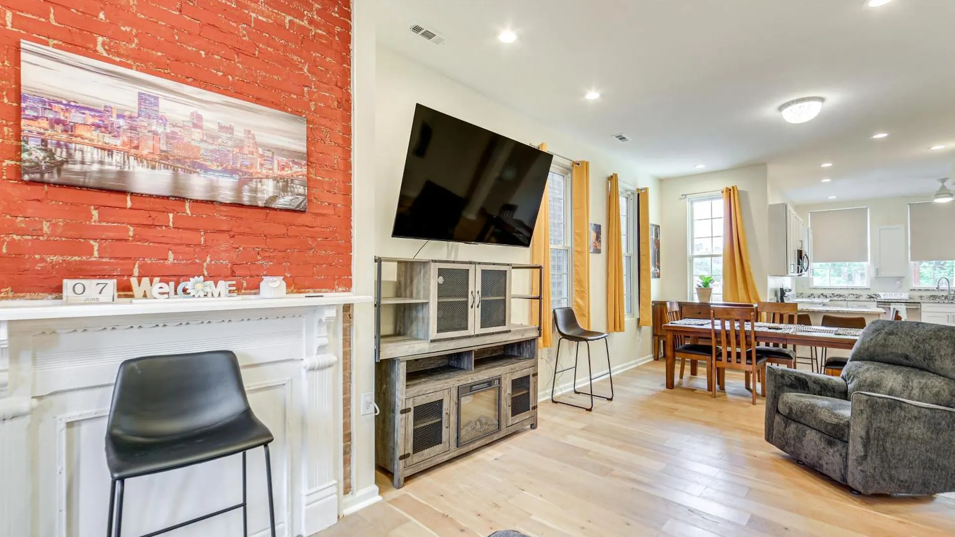 Casa vacanze Modern Pittsburgh Home With Rooftop Deck And Backyard