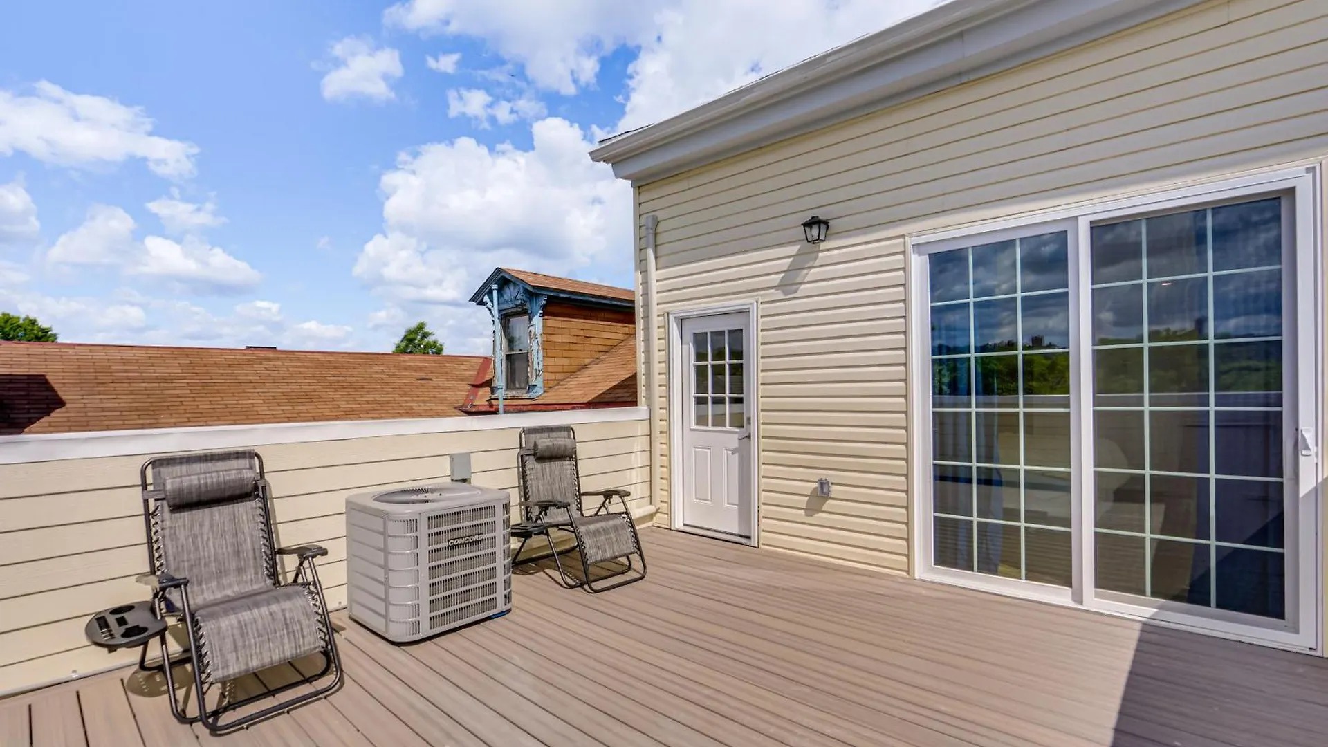 Modern Pittsburgh Home With Rooftop Deck And Backyard
