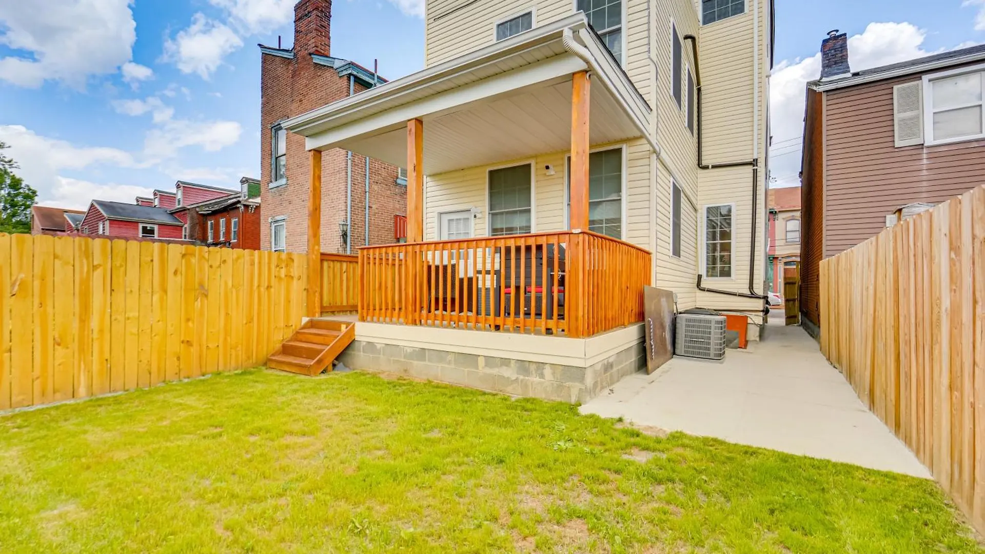 Modern Pittsburgh Home With Rooftop Deck And Backyard